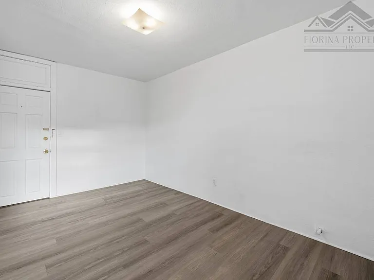 208 W San Francisco St — Photo 6