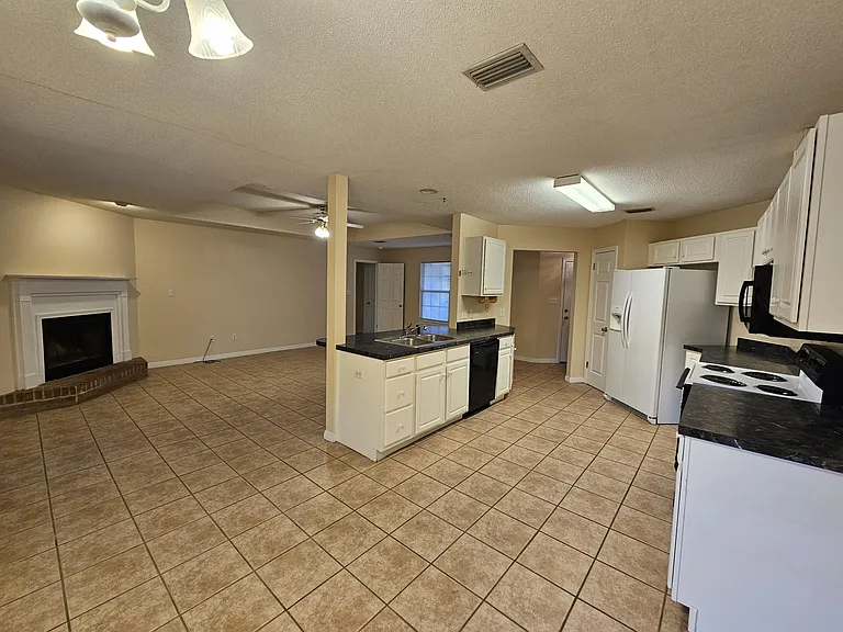 9425 Victoria Ln — Photo 8