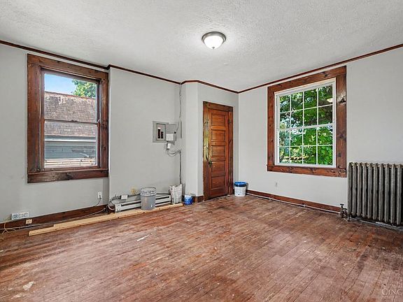 5th image of 832 Enright Ave