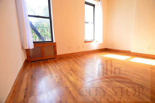 Rented by City Stop Realty | media 8