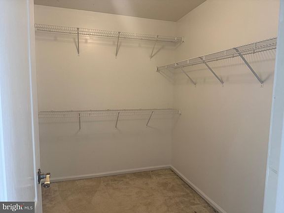 5th image of 121 Acorn Dr