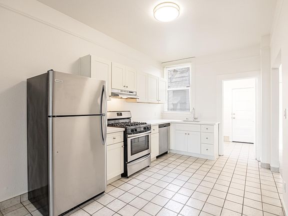 3rd image of 540 Cole St APT 6