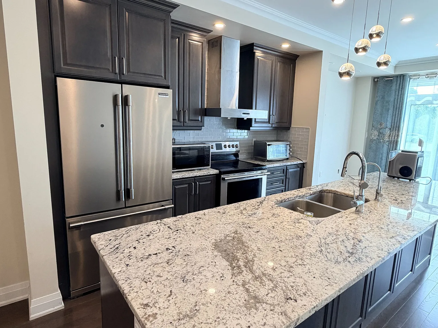 4 bed, $3,800 — Photo 2