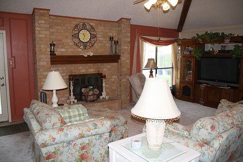 2nd image of 3305 Cedarhill Dr