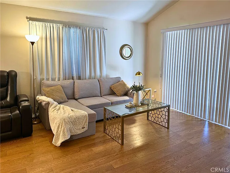 19051 Primrose Ln — Photo 3