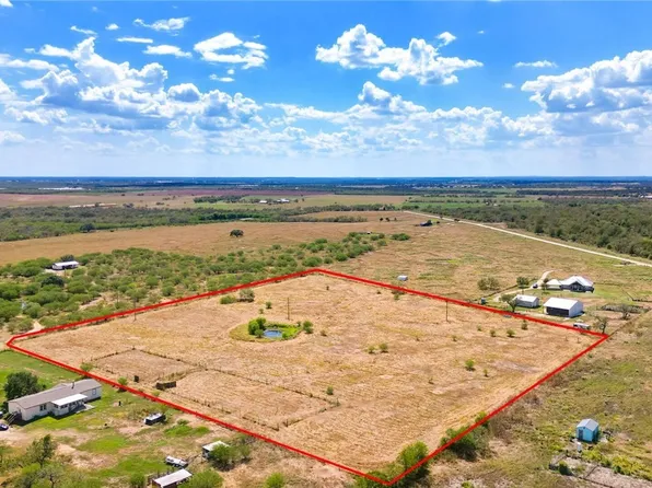 417 High Ridge Meadows Dr, Gonzales, TX 78629