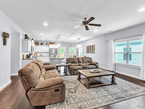 5th image of 211 Hedgefield Dr