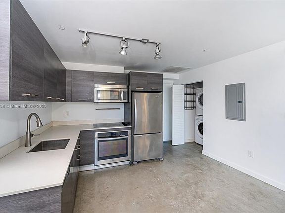 3rd image of 151 SE 1st St APT 909
