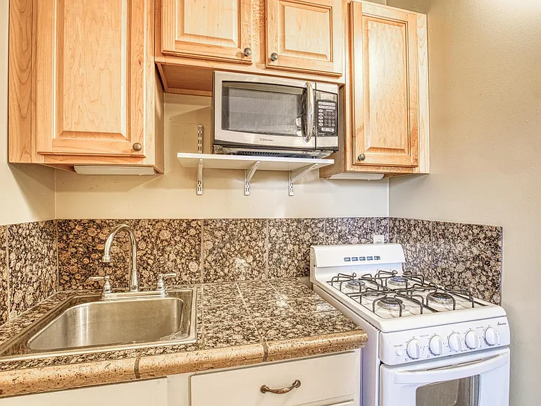 521 E University Blvd #4 — Photo 25