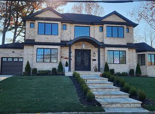 53 Beverly Dr, Albertson, NY 11507