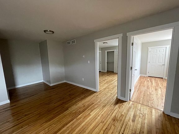 3rd image of 3901 Pulaski St #1F