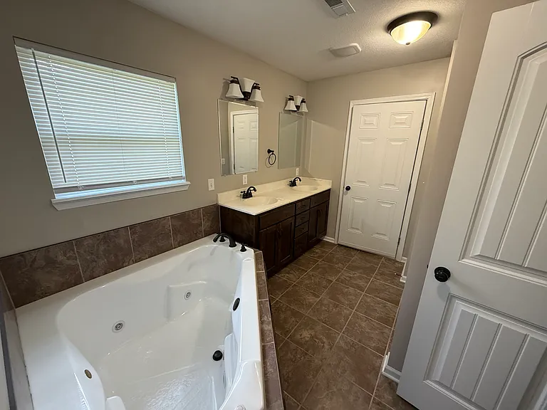 1229 Cypress Ct — Photo 9