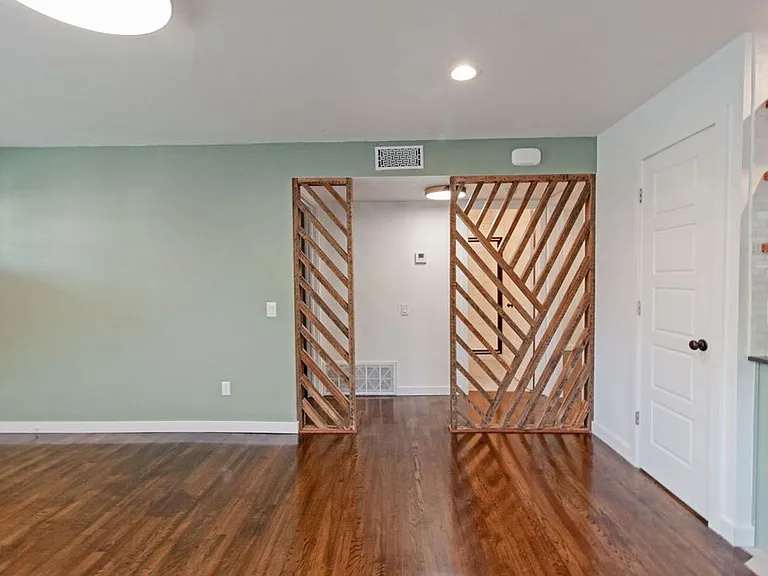 400 W Poplar St #D — Photo 7