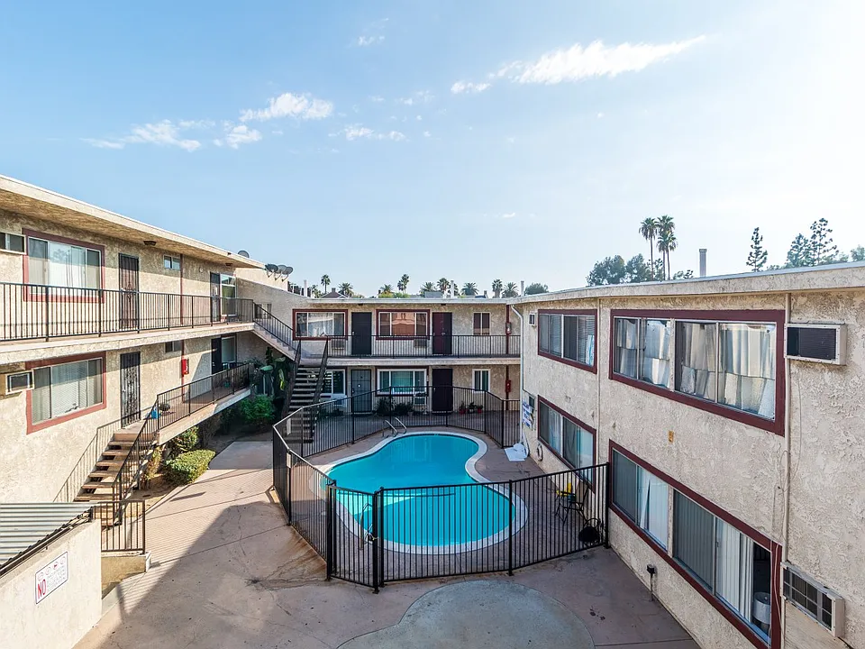 8800 Cedros Ave #221