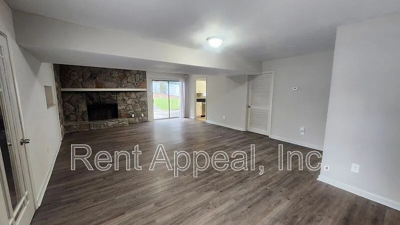 4 bed, 3.0 bath, 3569 sqft, $2,650 — Photo 4