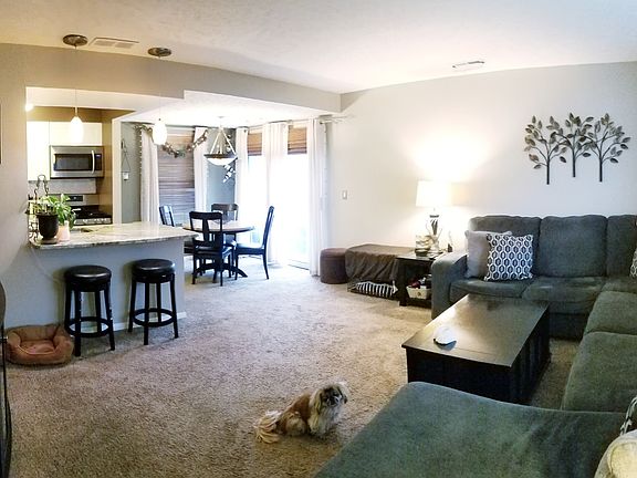 2nd image of 43 Woodbury Ln