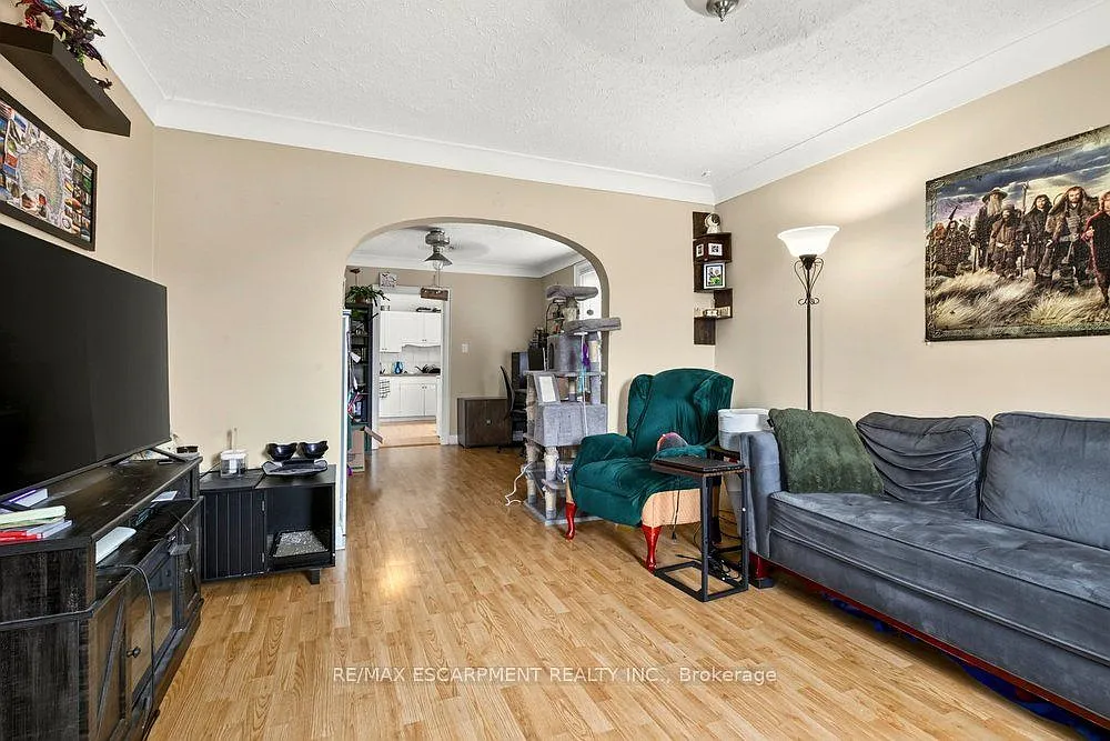 3 bed, $1,900 — Photo 3