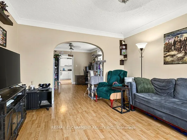 66 Queen St S #FRONT — Photo 3