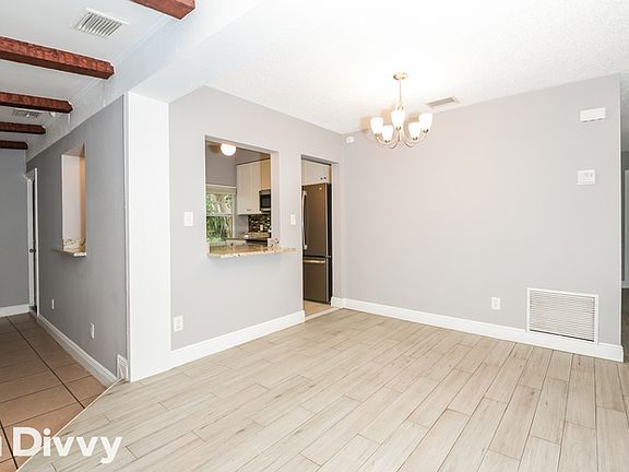 5th image of 1519 Roscomare Ave