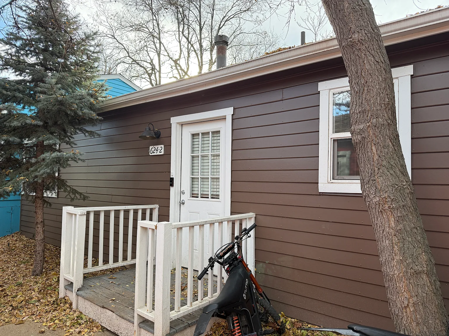 3 bed, 893 sqft, $930 — Photo 1