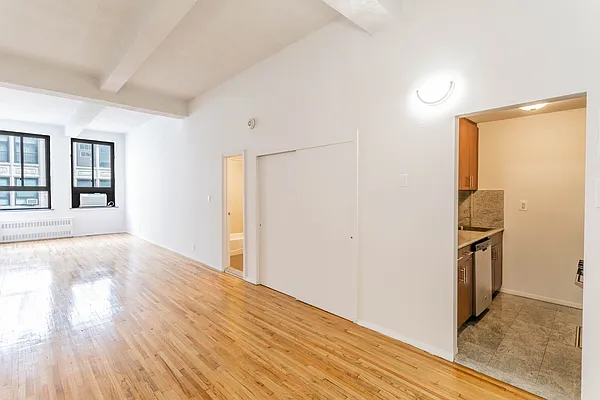 Rented by Bond New York | media 23