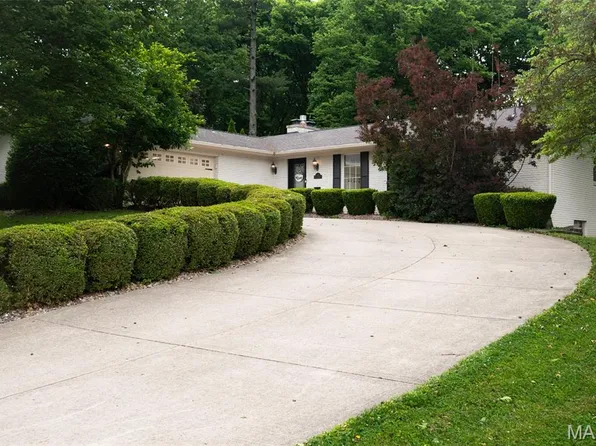 43 Clover Dr, Belleville, IL 62221