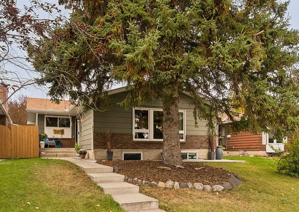 1st image of 228 E Midridge Cres SE