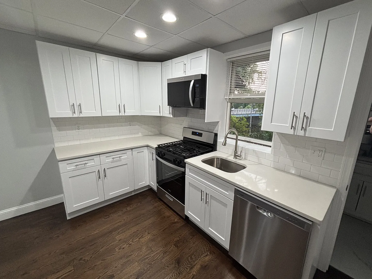 110 Derby Ave — Photo 3