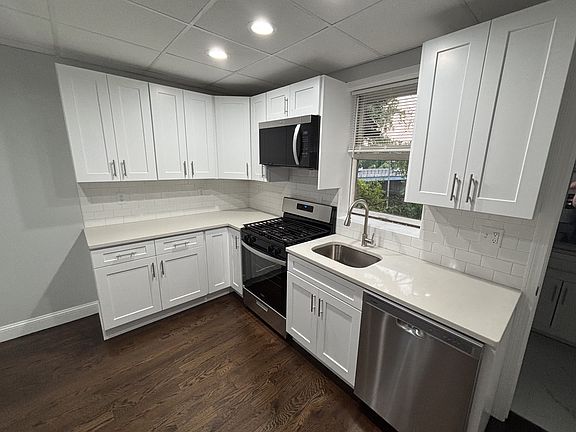 3rd image of 110 Derby Ave