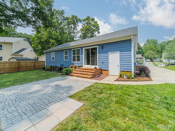2nd image of 7622 Applewood Ln
