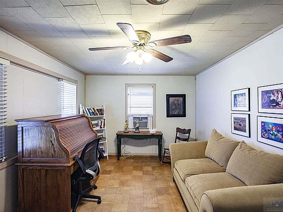 5th image of 512 Broadmoor Ave