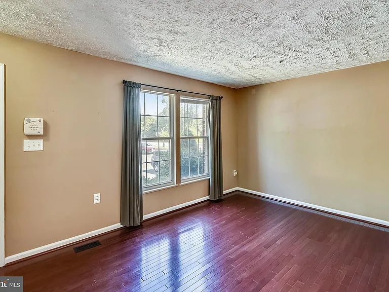 7810 Foxcove Ct — Photo 3