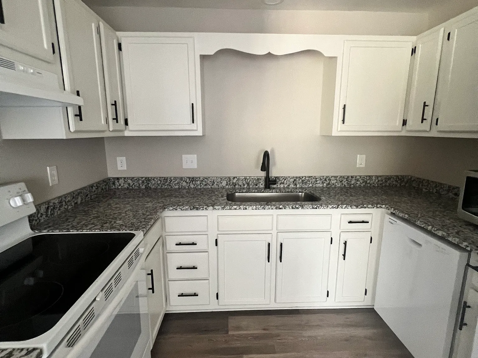 3 bed, 1400 sqft, $1,950 — Photo 4