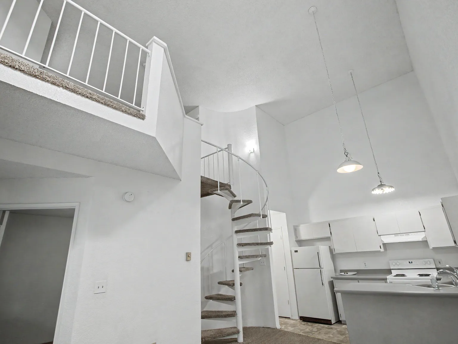 2700 S White Mountain Rd — Photo 3