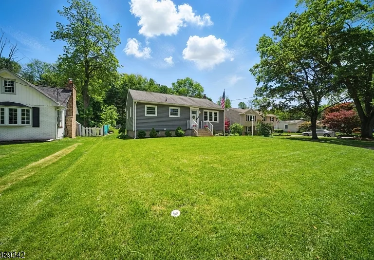 22 Beaver Brook Ln — Photo 36