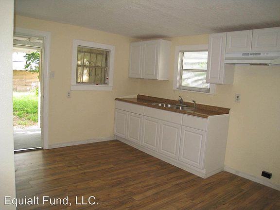4th image of 207 Pear St