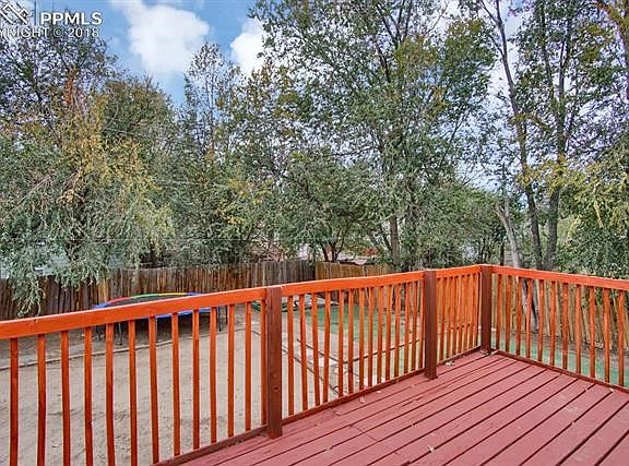 12' x 16' wood deck - walkout from kitchen
