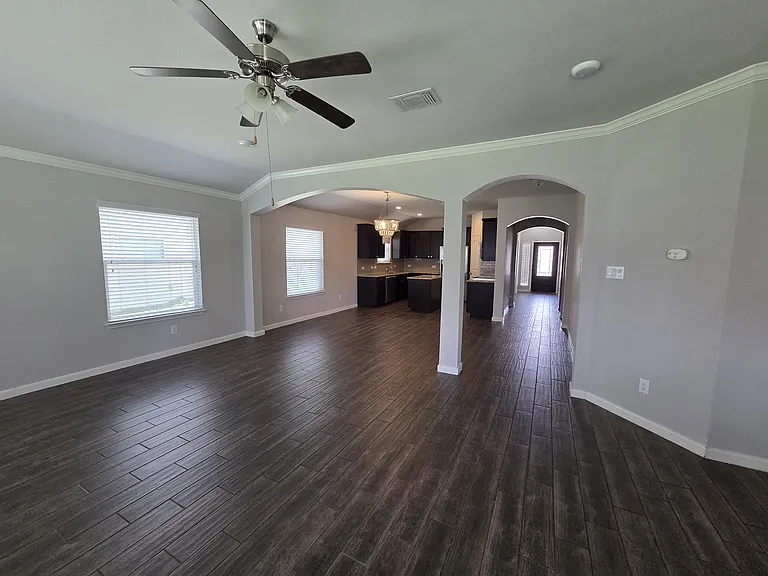 945 Cypress Ml — Photo 3