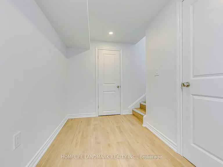 146 Manning Ave — Photo 22