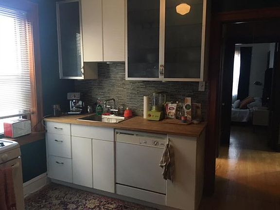 2nd image of 2324 W Cornelia Ave #1E