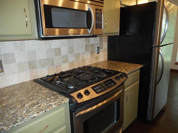 5th image of 304 S Abbey Ln