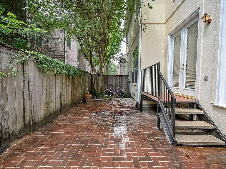 1915 Woodbury St — Photo 39