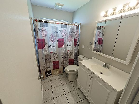 4th image of 1131 Baron Ave