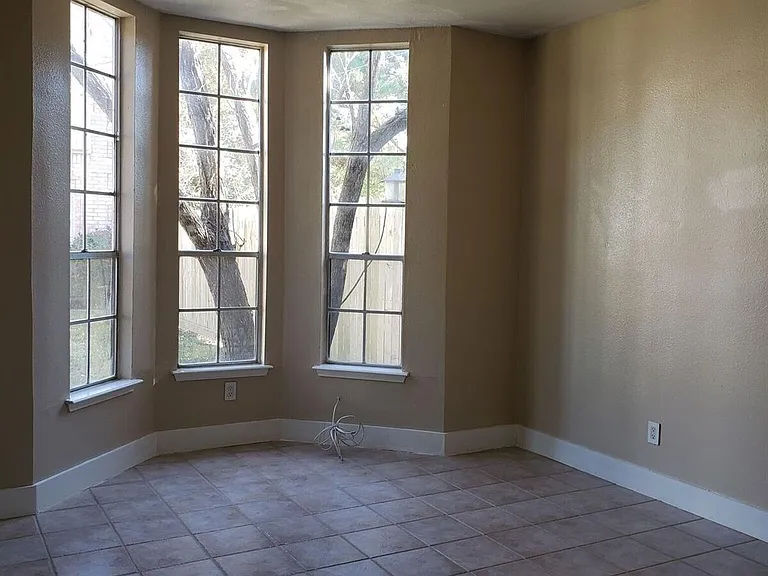 6649 Queensclub Dr — Photo 10