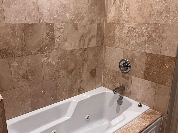 3rd image of 4016 S King Dr
