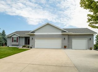3101 Pinewood Dr, Spirit Lake, IA 51360