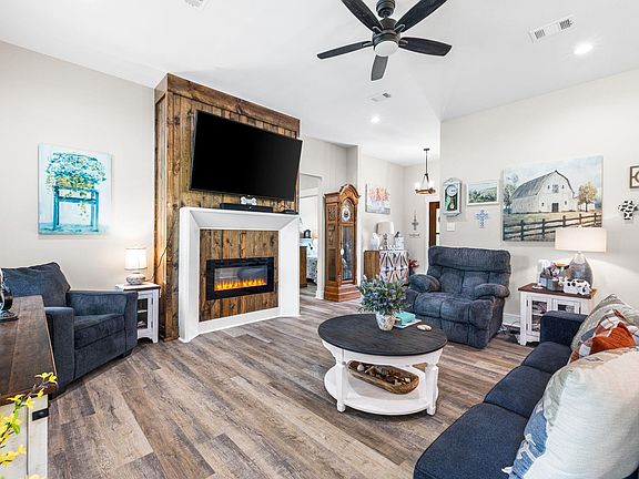 5th image of 250 Saddlebrook Cir