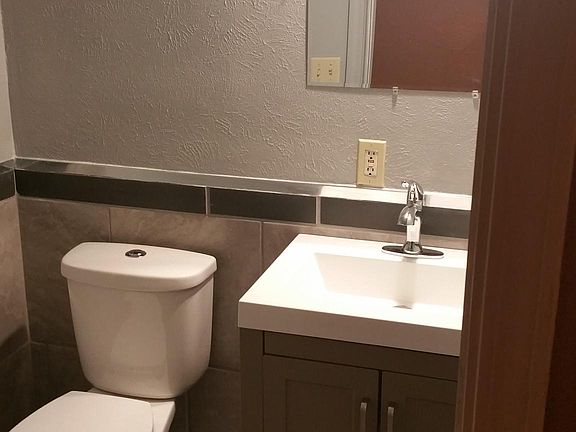 1st floor 1/2 bath