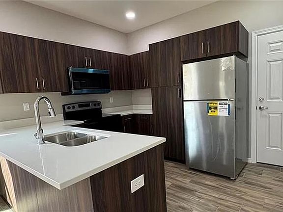 4th image of 4301 Walnut Ave #4
