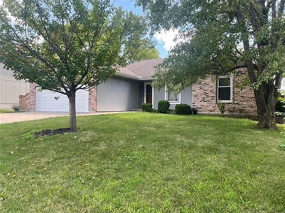 2nd image of 1050 SW Twin Creek Dr